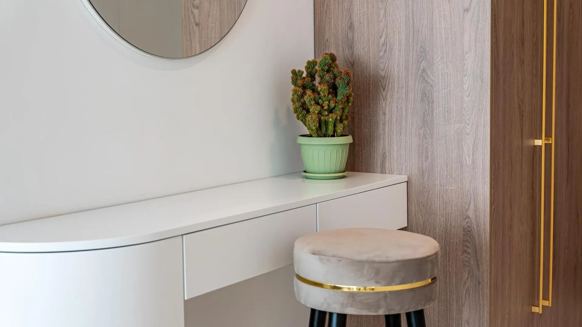 Skyline Suites Bucharest Apartment
