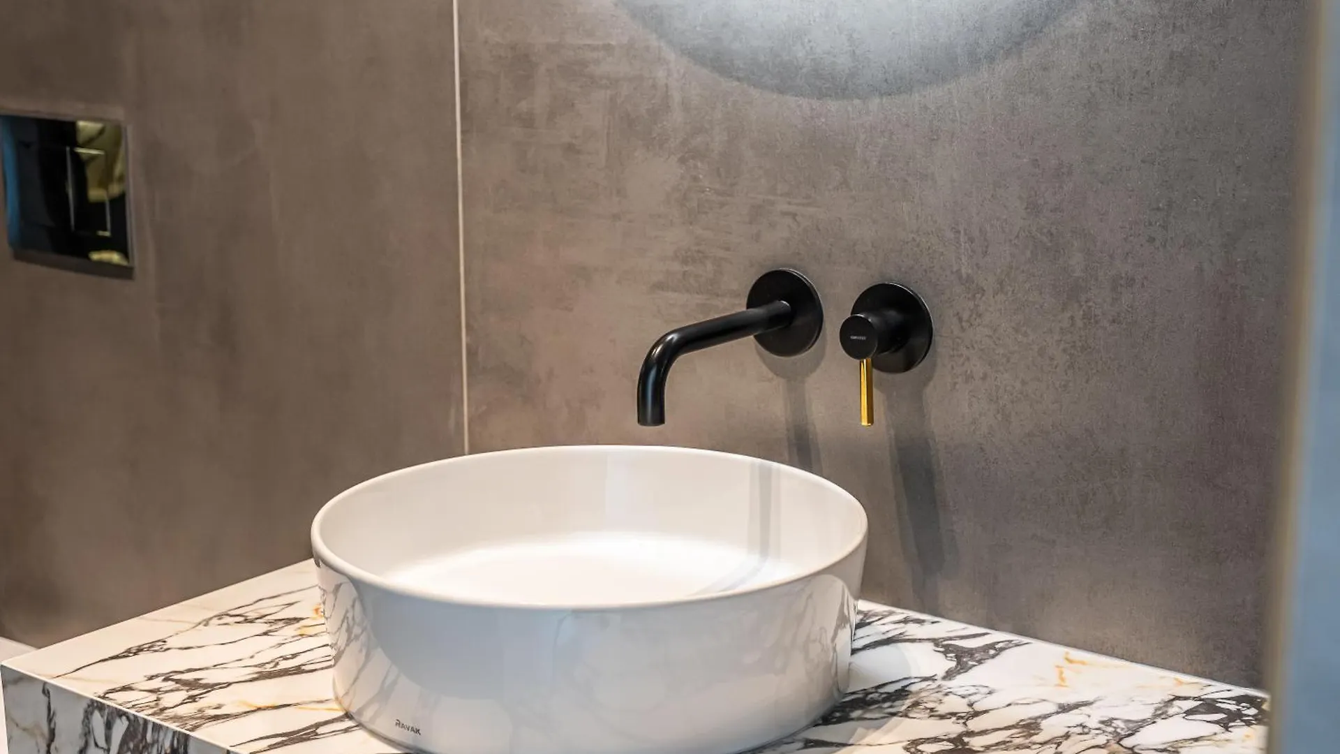 Skyline Suites Bucharest Apartment